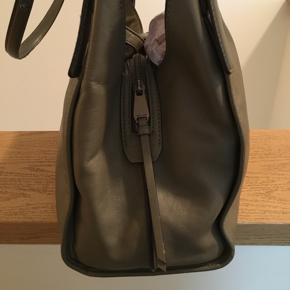 (GUC) Coach Shoulder Purse - Picture 3 of 8